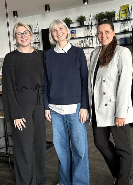 Lea-vert Lea Nuppenau sammen med to kolleger under Systematic Day hos Conscensia i Warszawa.